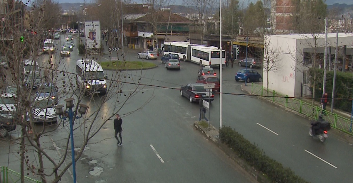 Përplasën për vdekje 25-vjeçaren, arrestohen dy shoferë (EMRAT)