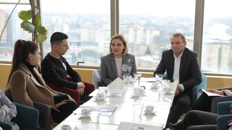 Kryemadhi-Ramës: Jo për skrap, ne do ta çojmë në azil se na vjen keq