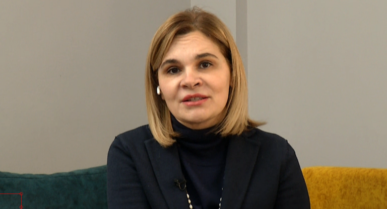 “Shqipëria nuk mund të presë 2030-ën”, Kryemadhi thirrje shqiptarëve: Dërgojeni Ramën në shtëpi