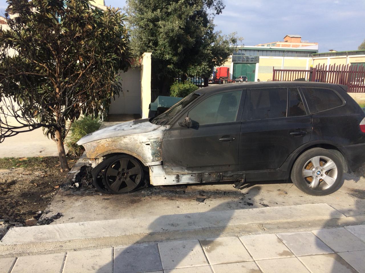 Digjet makina e 32-vjeçarit gjatë orëve të para të mëngjesit (EMRI)