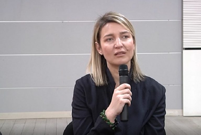 Humbi të shoqin para pak ditësh, ministrja Margariti mesazh prekës: Askush s’është gati për të shkruar të tilla radhë