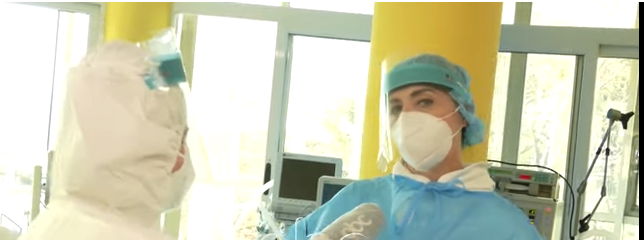 Humbi jetën nga Covid-19, mjekja tregon fjalët e 17-vjeçarit: Më falni, ju lodha