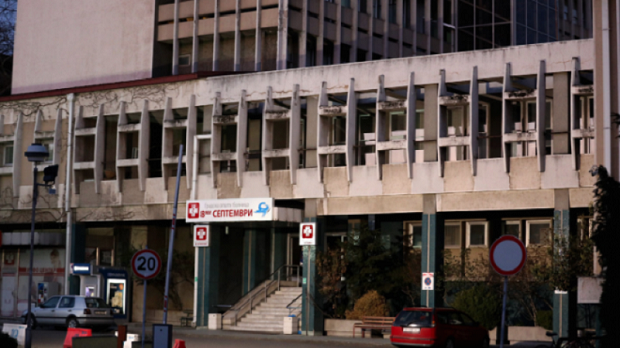 Shkup/ 71-vjeçari me covid hidhet nga kati i parë i spitalit, ndërron jetë