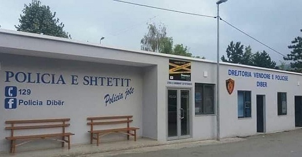 Goditi 5 herë me thikë policin, arrestohet autori 39-vjeçar