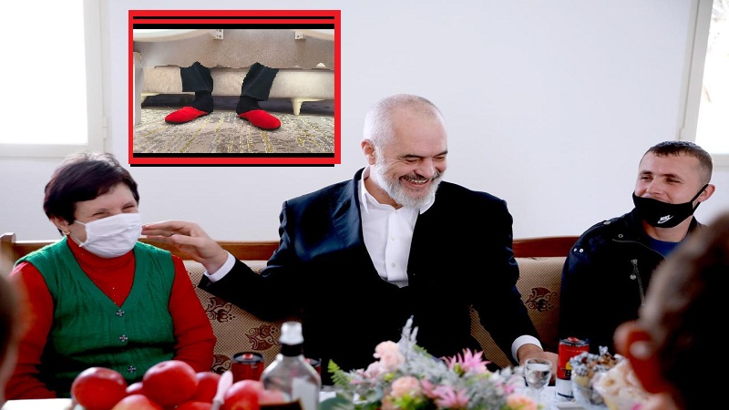 Ramën e presin me papuçe në Shijak: Thonë na fal se s’kemi edhe çorape të kuqe