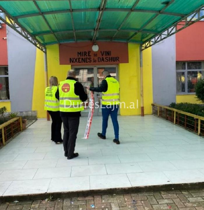 Rastet e shtuara me Covid-19 në Durrës, mbyllen shkolla dhe institucione shtetërore