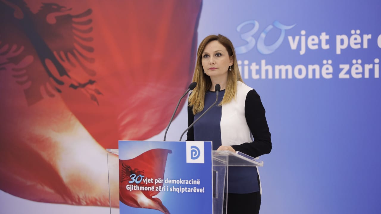 Tabaku i përgjigjet Ramës: Sa herë dështon shpall ndërtimet imagjinare të porteve dhe aeroporteve