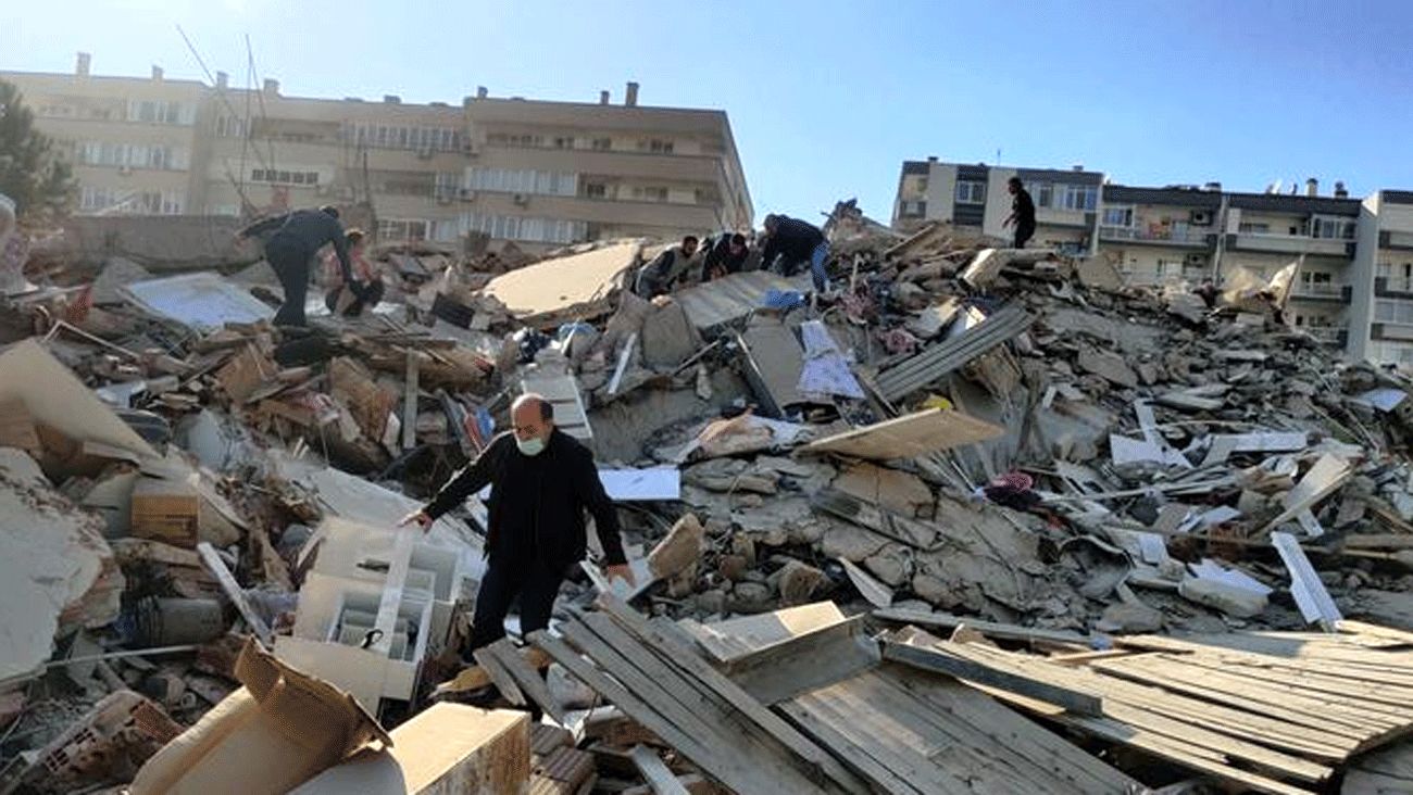 Tërmet i fuqishëm godet Turqinë, shkatërrohen banesa e makina