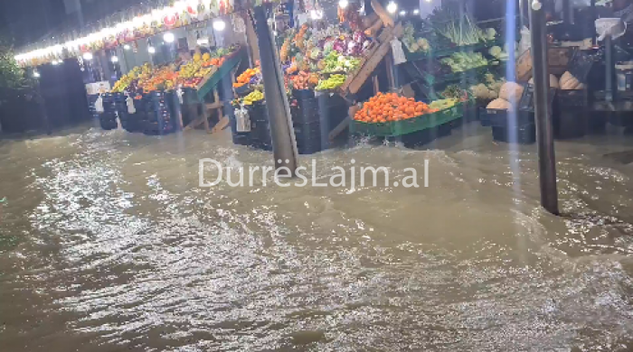 Përmbyten rrugët e Durrësit, rrezikohen edhe bizneset (VIDEO)