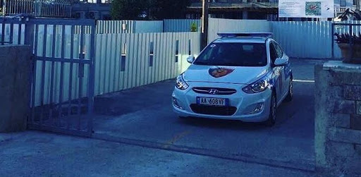 Të shtëna me armë drejt një makine, policia dhe FNSH në ndjekje të autorëve