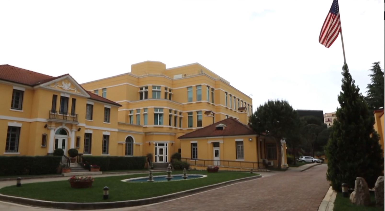 Ambasada amerikane thirrje qytetarëve: Mos bini pre e mashtrimeve, DASH nuk kërkon para për marrjen e vizës