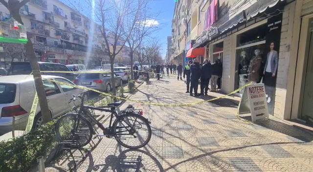 Sherr mes dy personave, njëri mbetet i plagosur