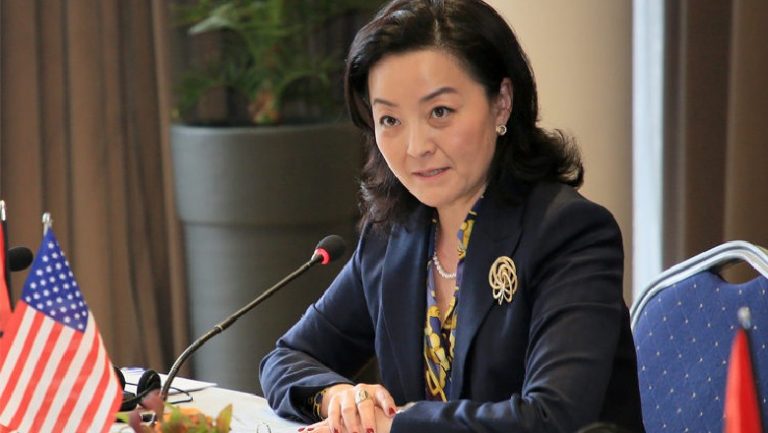 Yuri Kim: Tom Doshi mos të kandidojë në zgjedhje, shqiptarët meritojnë më mirë