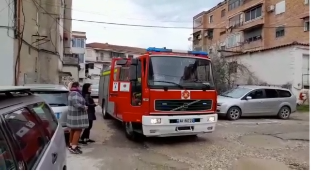 Mbetjet kimike marrin zjarr, 10 familje rrezikojnë helmimin