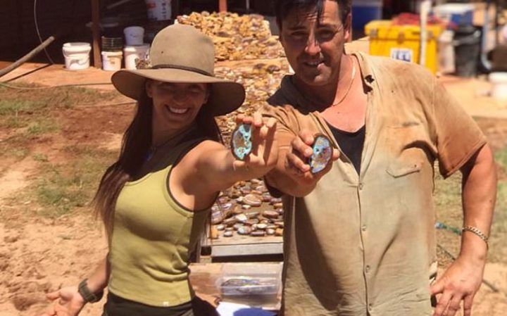 Motër e vëlla bëhen të pasur brenda ditës, gjejnë gurin me vlerë marramendëse