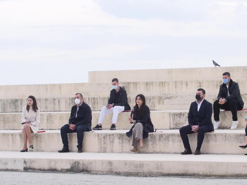 Kryebashkiakja Sako bashkëbisedim me votuesit për herë të parë të Durrësit