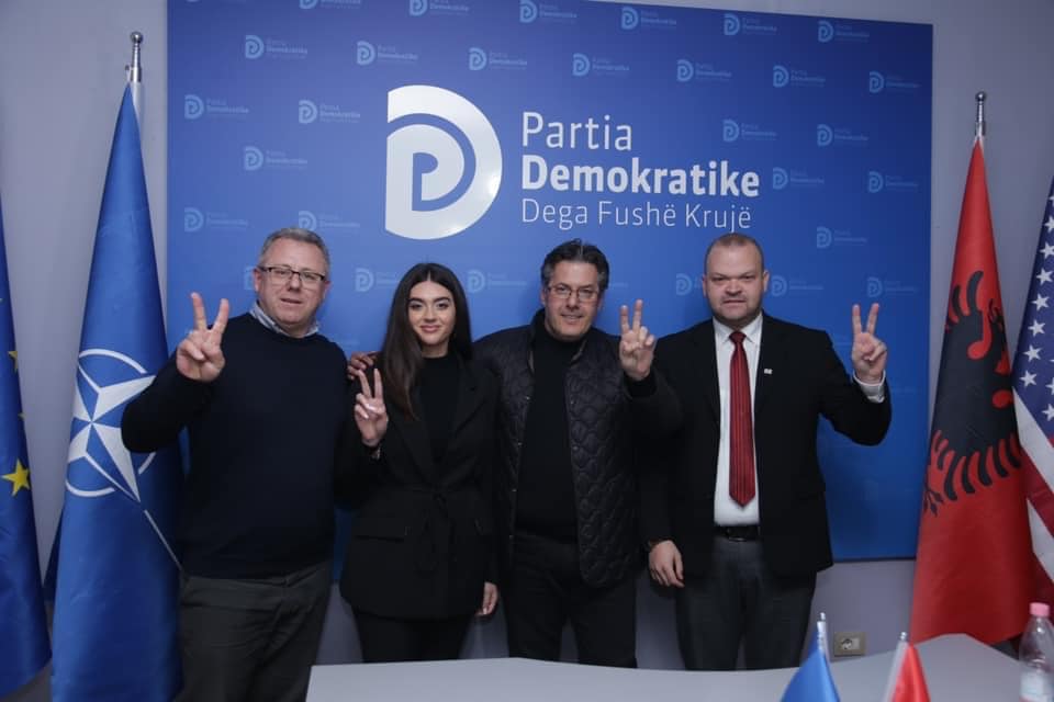 Paloka prezanton kandidatët e Fushë Krujës: Përballë kanë bandat e Ramës, kush do ndryshimin e ka të lehtë zgjedhjen (VIDEO)