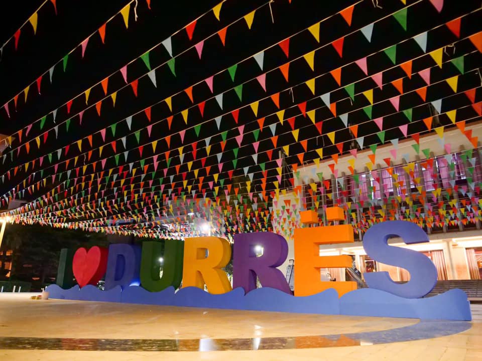 Dega lokale e PS publikon fotot: Durrësi po bëhet gati të presi Ditën e Verës plot ngjyra