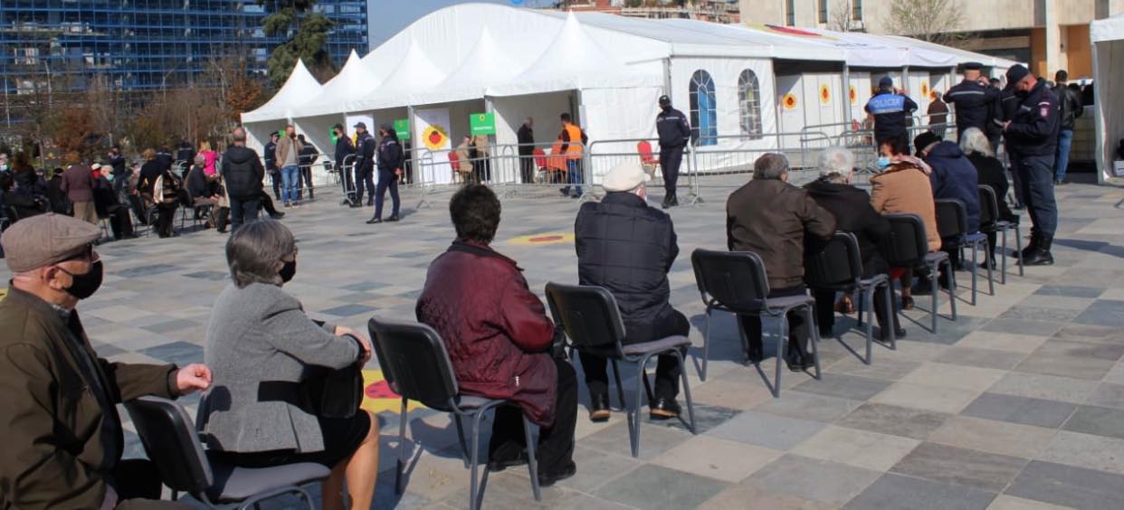 Dita e 2-të e vaksinimit masiv, Rama: Zemra mal!