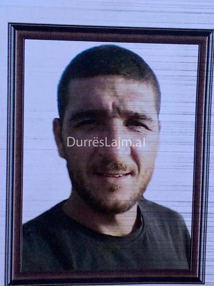 Ky është 39-vjeçari nga Shijaku që humbi jetën në banesë, policia nis hetimet për mjeken