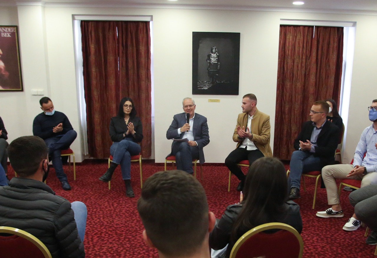 Xhaferaj në takim me të rinjtë: Mos pranoni më t’ju merret peng e ardhmja!