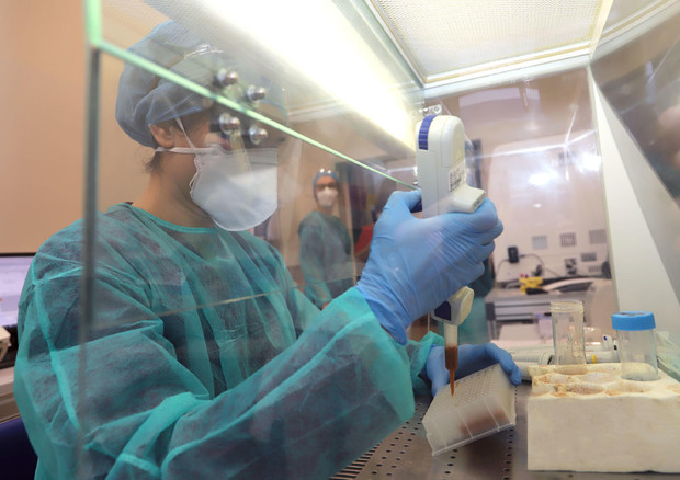 Mbi 22 mijë raste të reja në Itali, 332 viktima