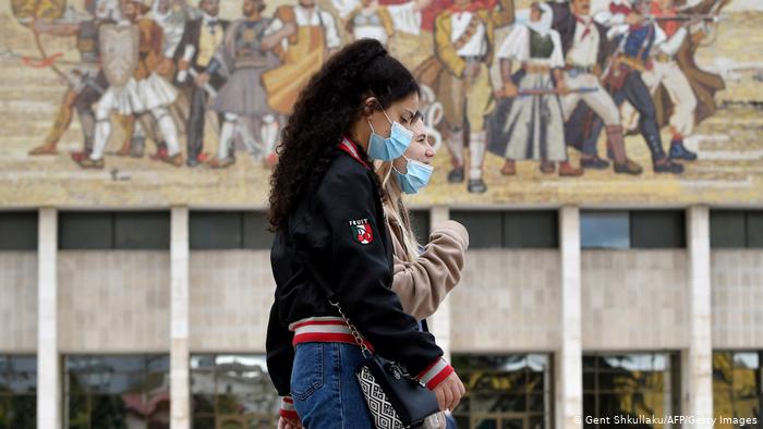 Shpresa te vaksinat: Rëndim i situatës së pandemisë në Shqipëri