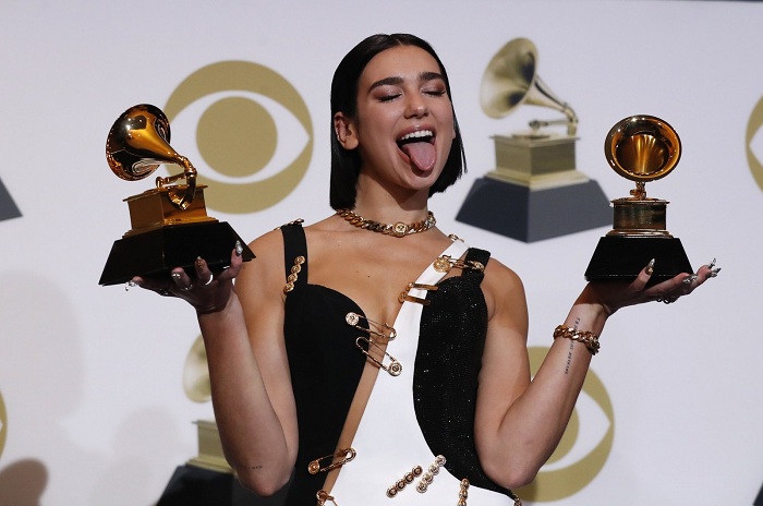 Universiteti i Oksfordit propozon të studiohet Dua Lipa në vend të Mozart