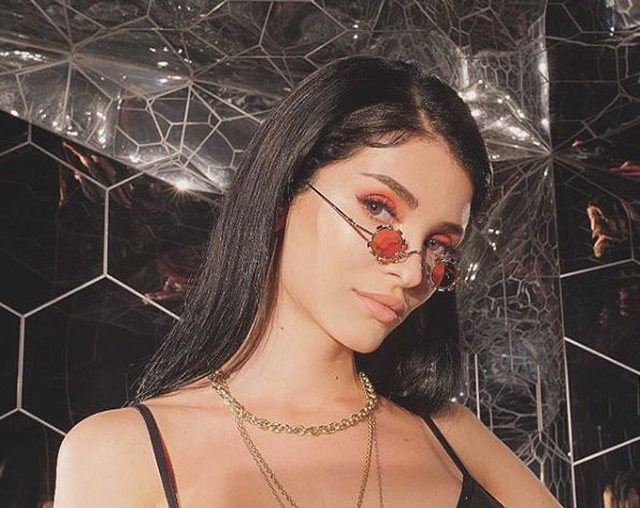 Era Istrefi fillon përgatitje për këngën e re, fotografohet në studio muzikore