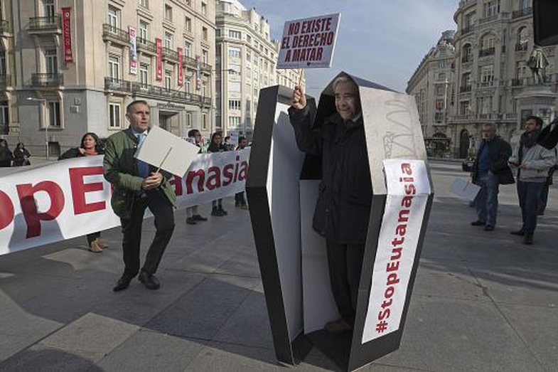 Spanja legalizon eutanazinë dhe vetëvrasjen e asistuar