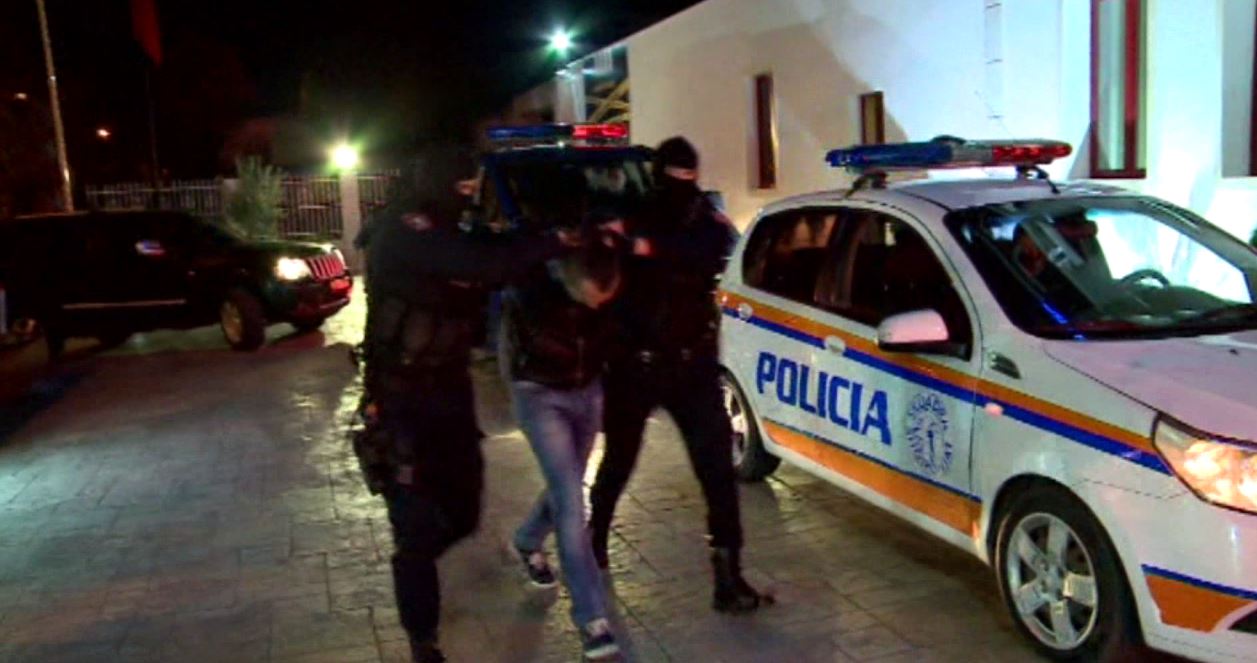 “Shqiponjat” arrestojnë 5 persona në Tiranë