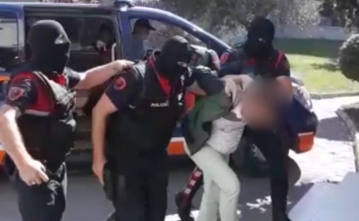 Lëviste me armë zjarri me vete, “Shqiponjat” kapin të riun libanez