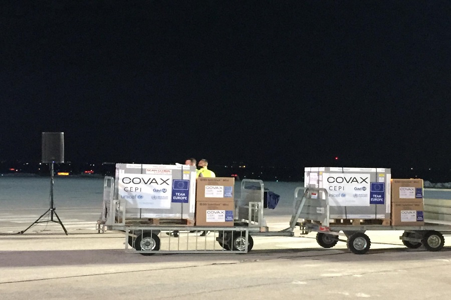 Mbërrijnë në Kosovë vaksinat e para antiCovid