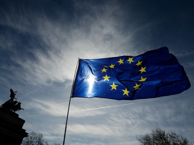 Zyrtarët e lartë të BE-së: Çështje kyçe për Kosovën mbetet dialogu me Beogradin