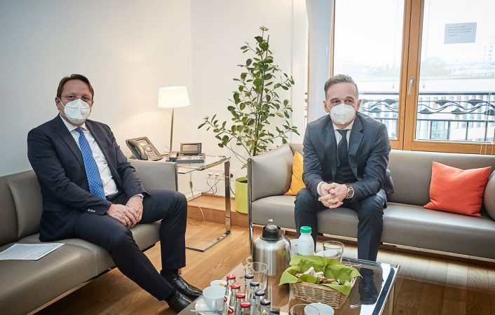 Zbardhet biseda e Varhelyit me ministrin e Jashtëm gjerman, “Pranimi i Shqipërisë dhe Maqedonisë së Veriut në BE”