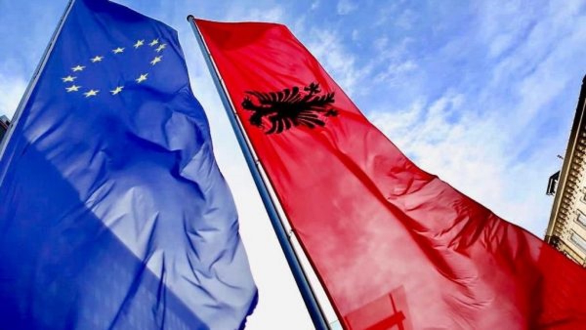 Fushata zgjedhore, BE thirrje partive: Debatoni për programet politike