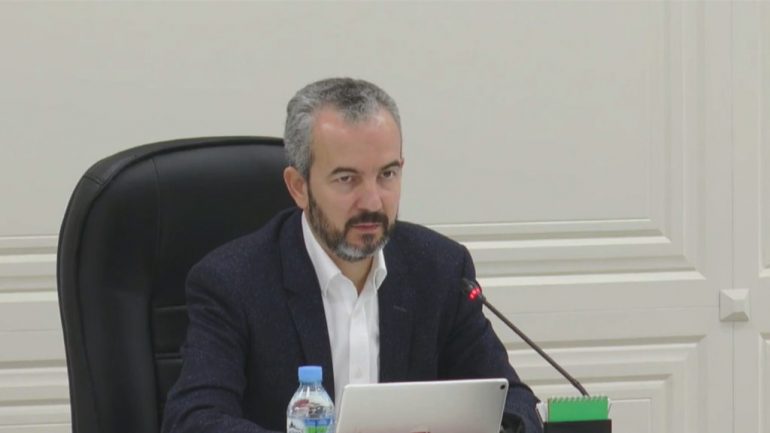 Si do të jetë fleta e votimit më 25 prill, shtyhet për nesër vendimi