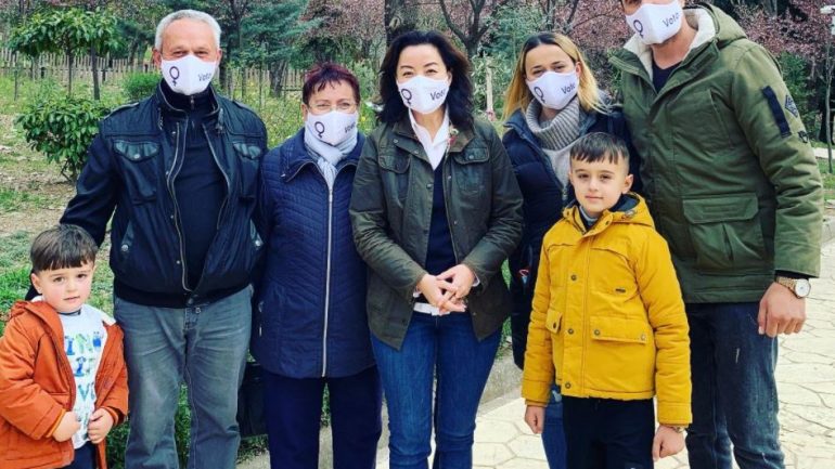 Ambasadorja Yuri Kim uron shqip Ditën e Verës