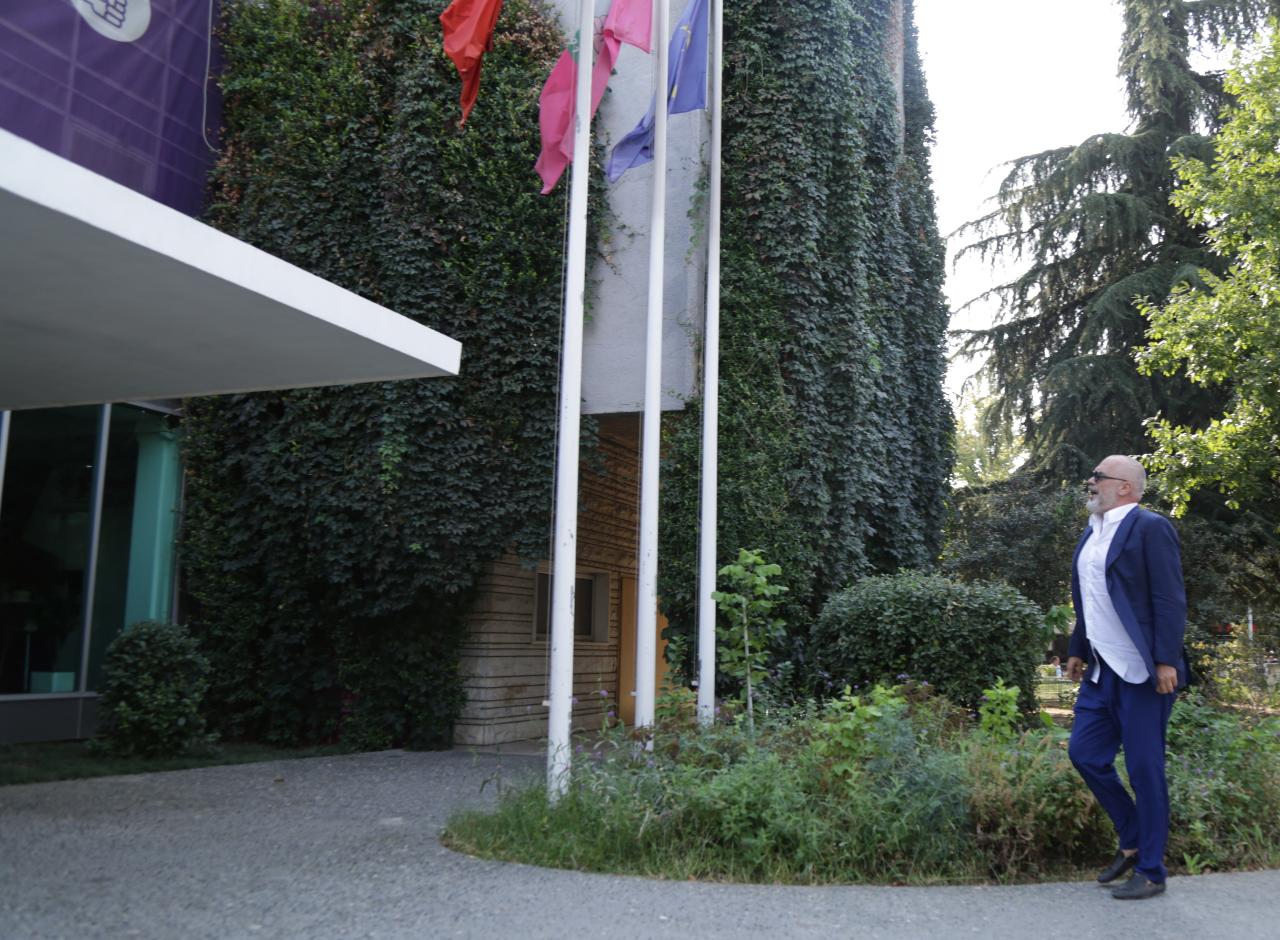 Rama mbledh sot drejtuesit e qarqeve, çfarë pritet të diskutohet