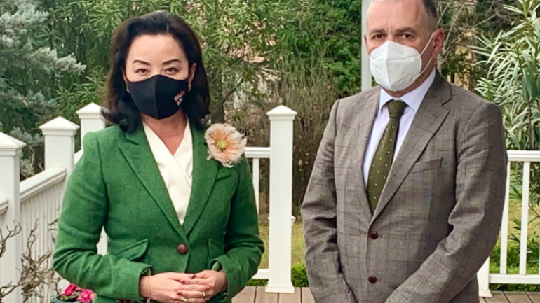 Ambasadorja e SHBA takon kreun e SPAK