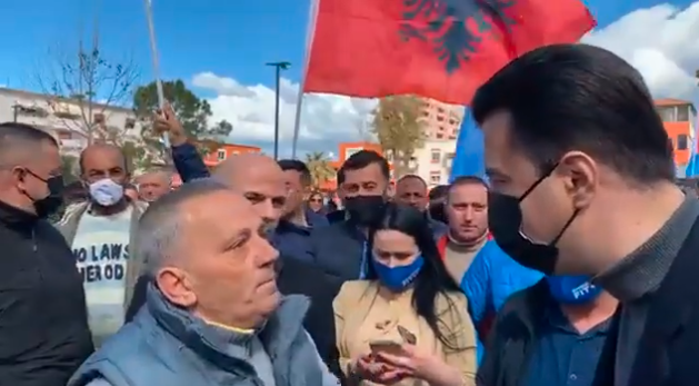“Asnjë nga fisi nuk e voton më”, Basha takon kushëririn e Ramës: Na mori pronat, mua më hoqi nga puna