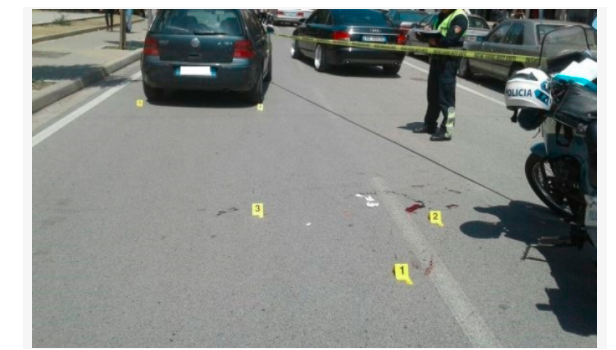 Shoferja përplas me makinë gruan, e plagosura dërgohet me urgjencë në spital