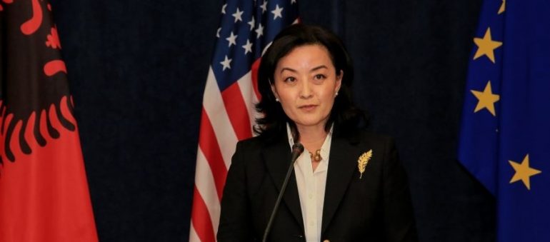 Raporti i DASH/ Ambasadorja Kim: Prioritet lufta ndaj korrupsionit