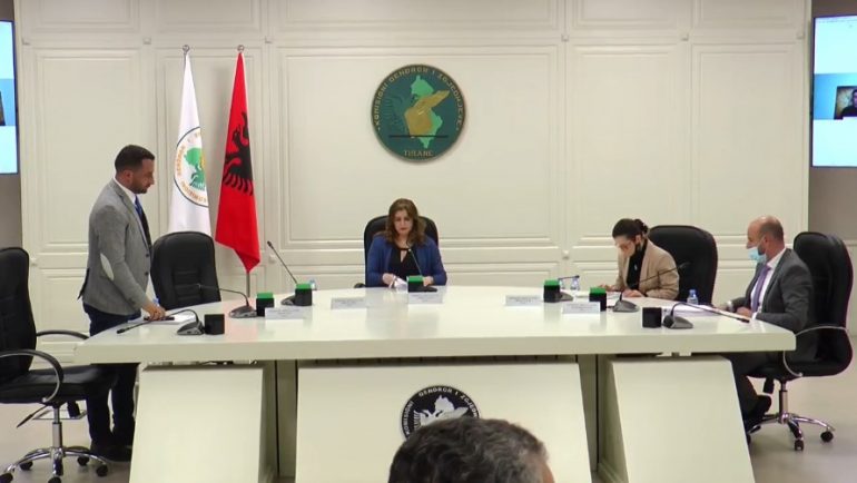 Celibashi propozon fletë votimi me emra, Komisioni Rregullator: Nuk jemi kompetent për ta miratuar