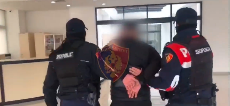 Goditet banda kriminale, policia kap 4 kushërinjtë në momentin e shkëmbimit të drogës