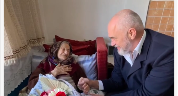 Rama viziton 111-vjeçaren e vaksinuar që kërkoi që ta takonte: Mendja top e zemra e bardhë si bora