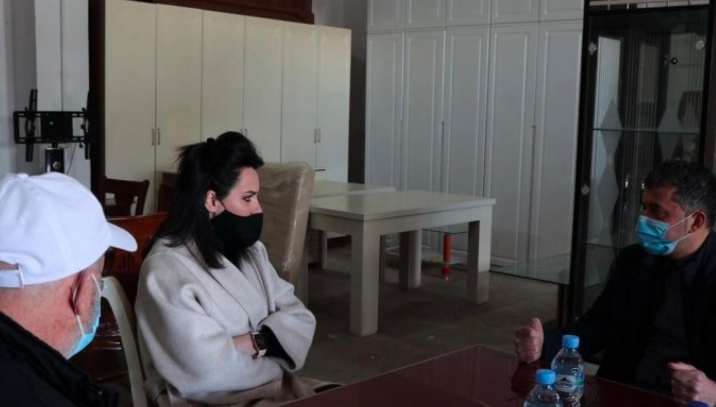 Grida Duma takim me biznesmenin në Kavajë: Rritja e pagave, hapi që të kthejmë të rinjtë në vend