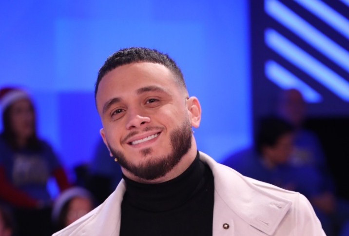 “O vëllai ti këndon shumë mirë”,  Irkenc Hyka tregon artistin që e shtyu t’i përkushtohej muzikës