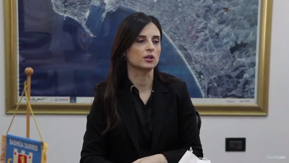 Bashkia Durrës: Do vijojmë me nënshkrimin e kontratave edhe për pallatet që nuk ka filluar ende ndërtimi (VIDEO)