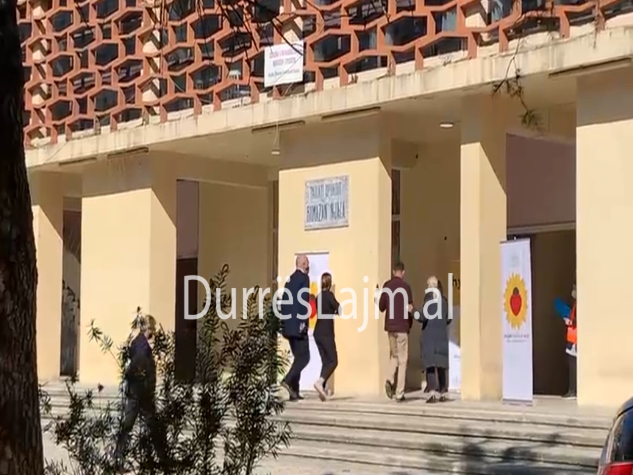 Rama mbërrin në Durrës, inspekton procesin e vaksinimit (VIDEO)